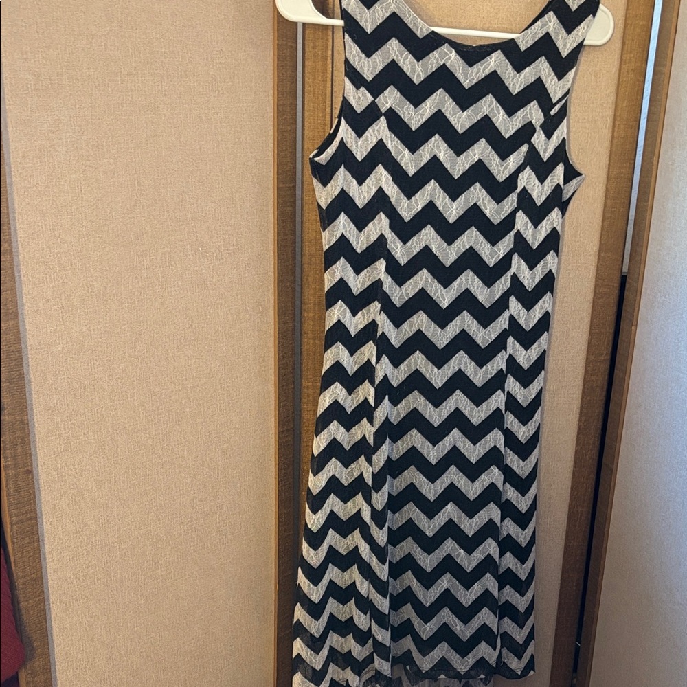 Xhilaration Black and White Chevron Dress xl
